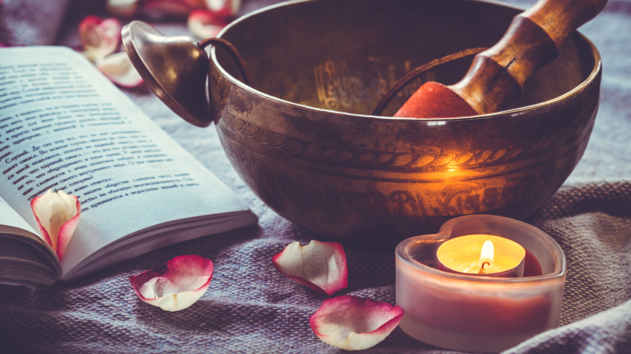 FLower-petals-with-signing-bowls
